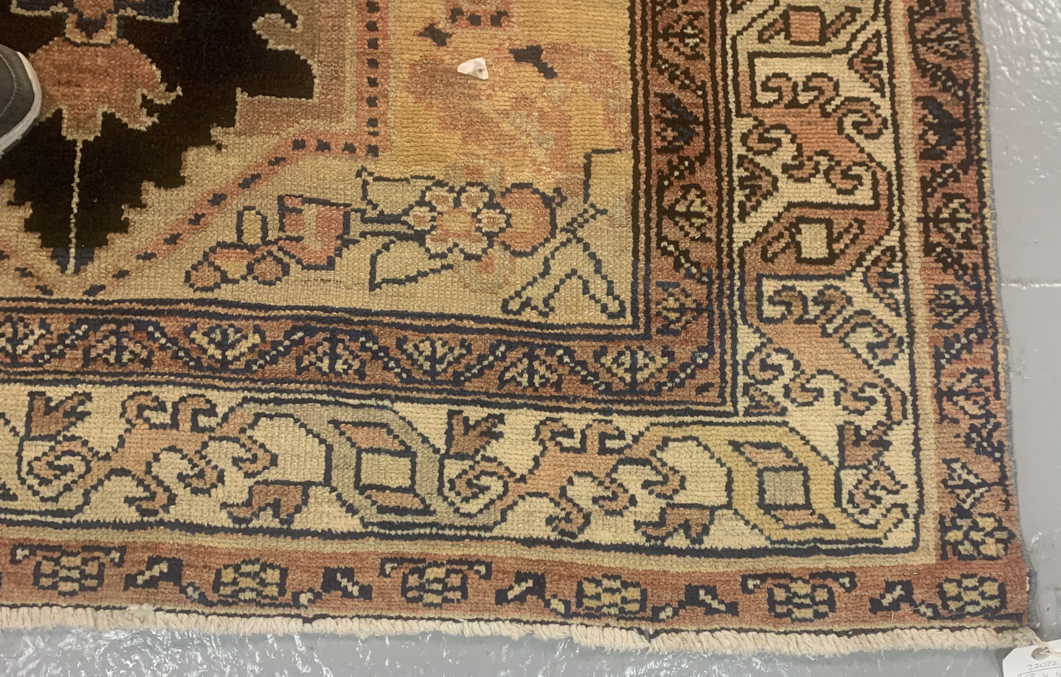 A HAMADAN RUG - Image 4 of 4