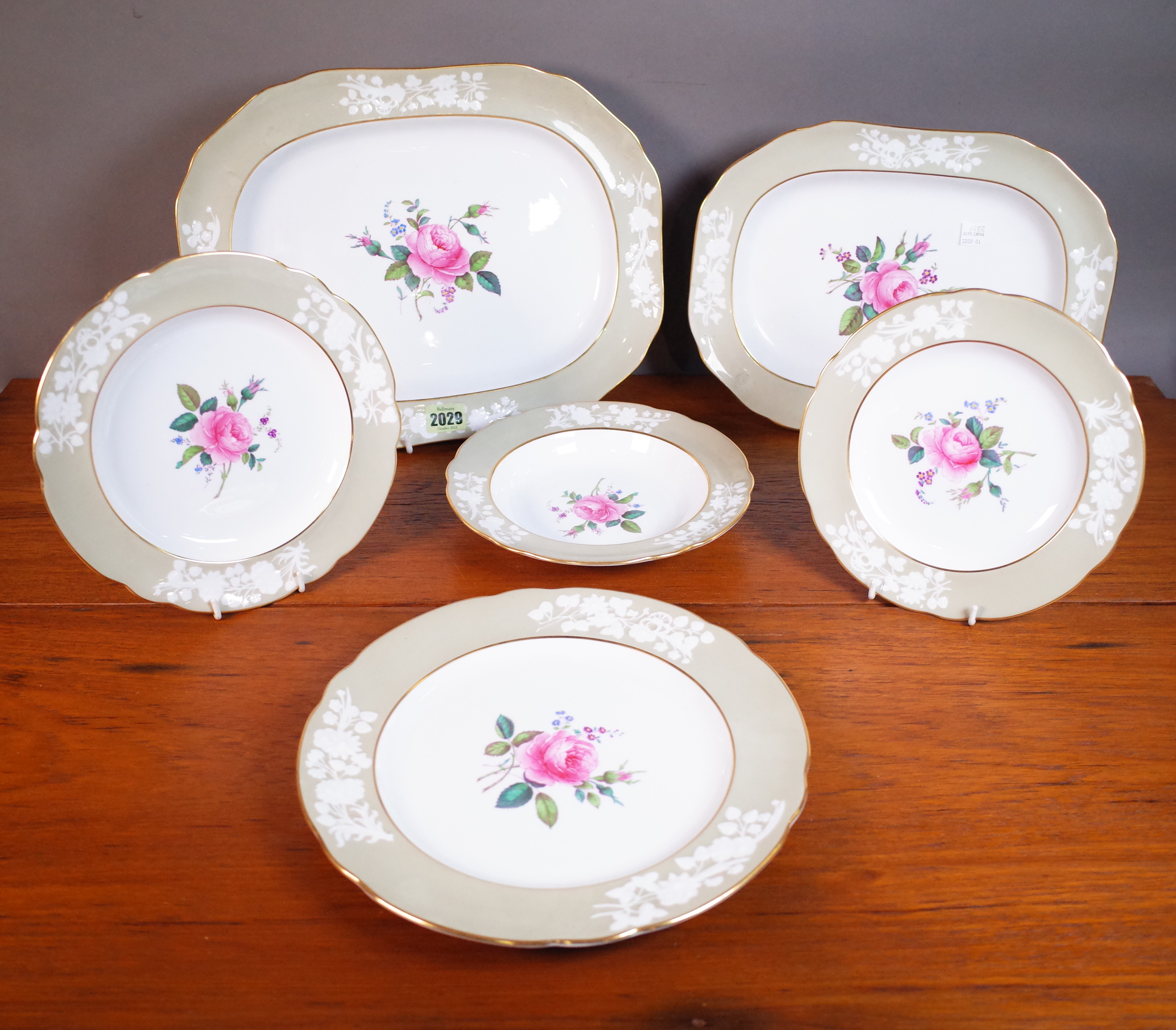 A SPODE PART DINNER AND TEA SERVICE DECORATED WITH ROSES (QTY) - Image 2 of 4