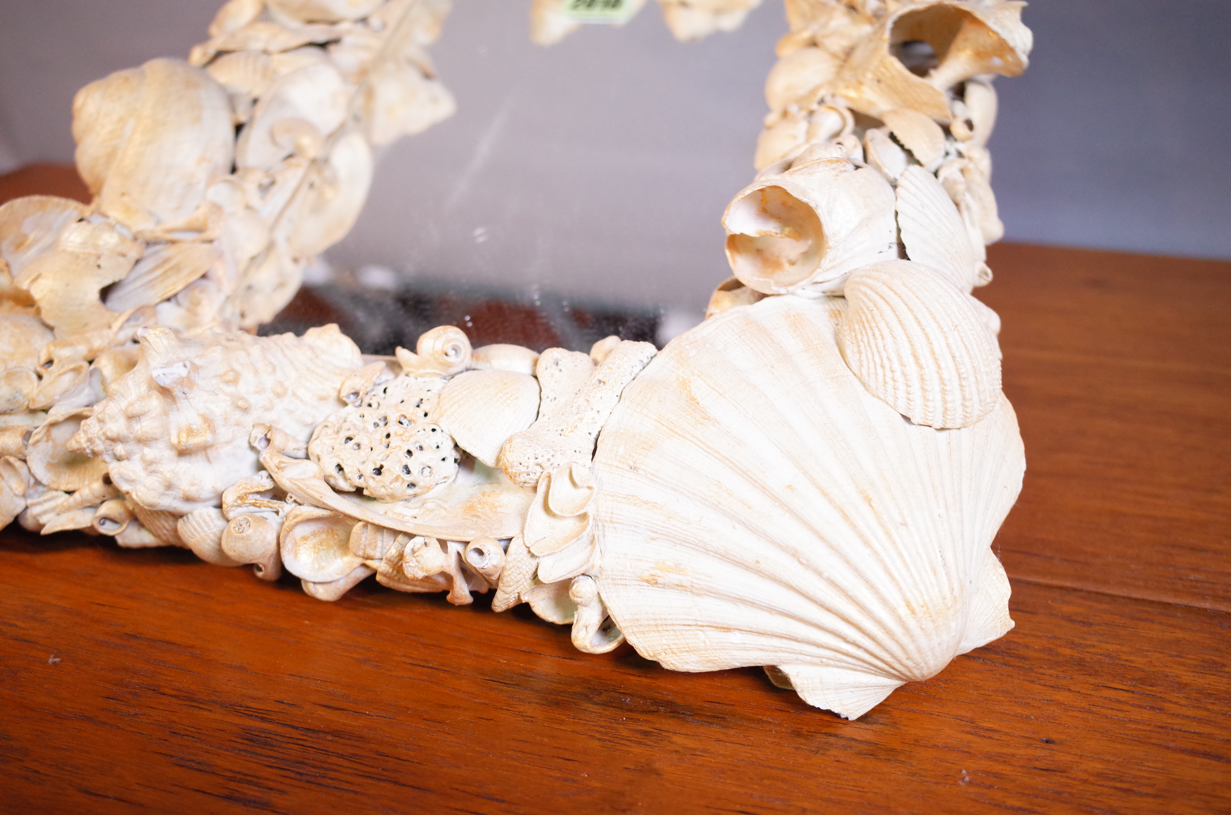 A MODERN WALL MIRROR APPLIED WITH SHELLS. - Image 3 of 3