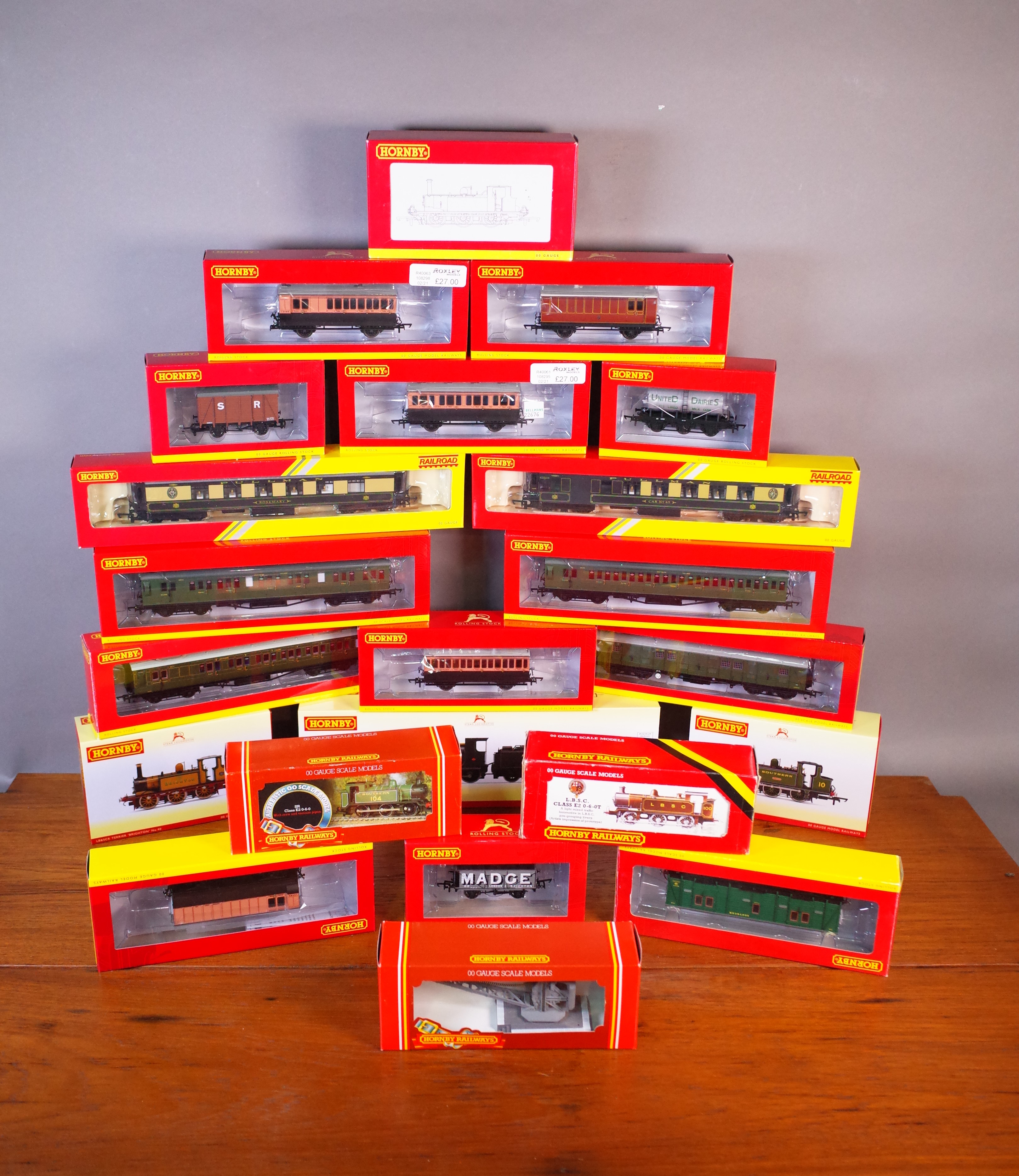 HORNBY, A GROUP OF MODERN BOXED LOCOMOTIVES AND TENDERS (22)