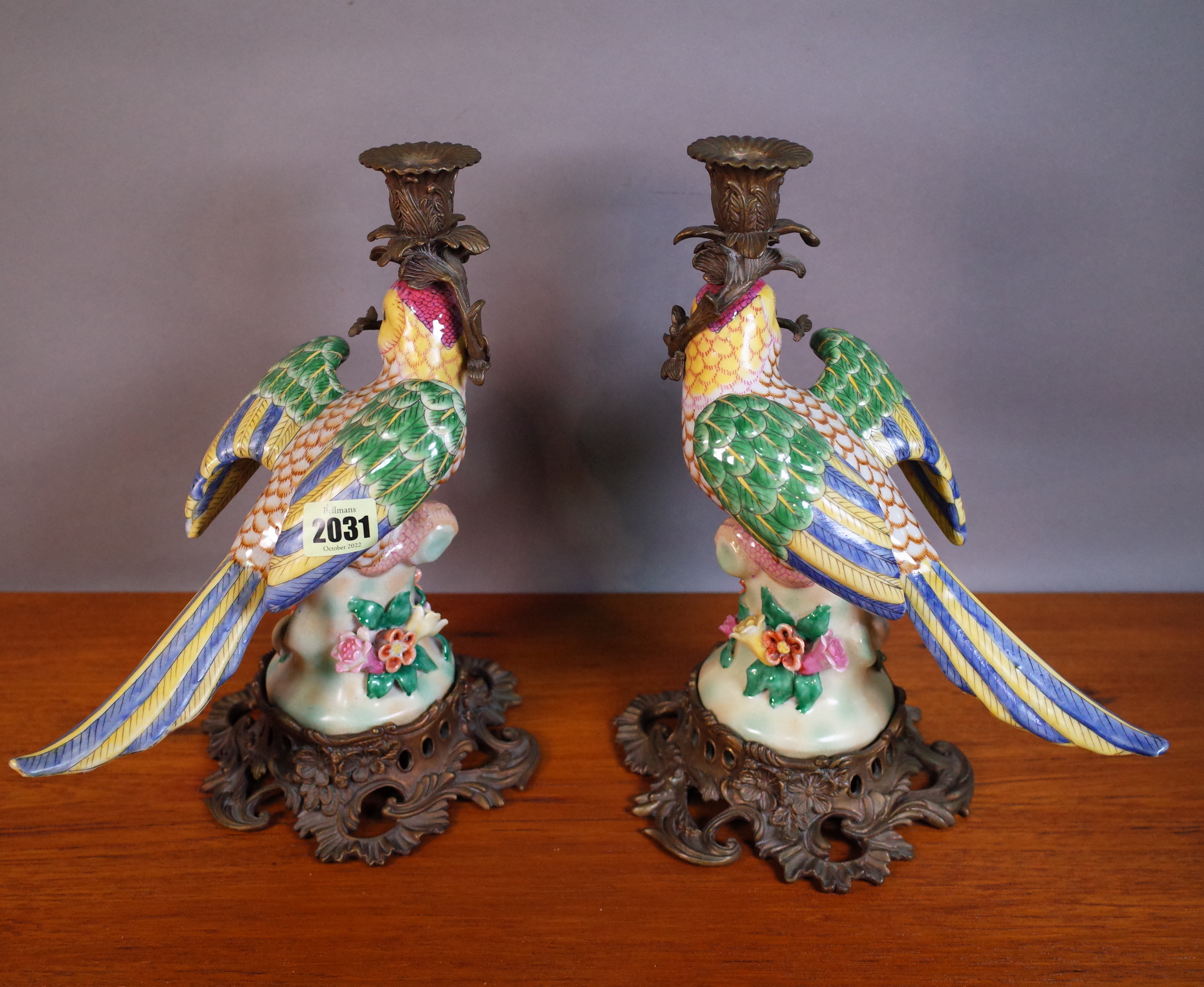 A PAIR OF CERAMIC AND GILT METAL MOUNTED MODELS OF PARROTS, 29CM TALL (2)