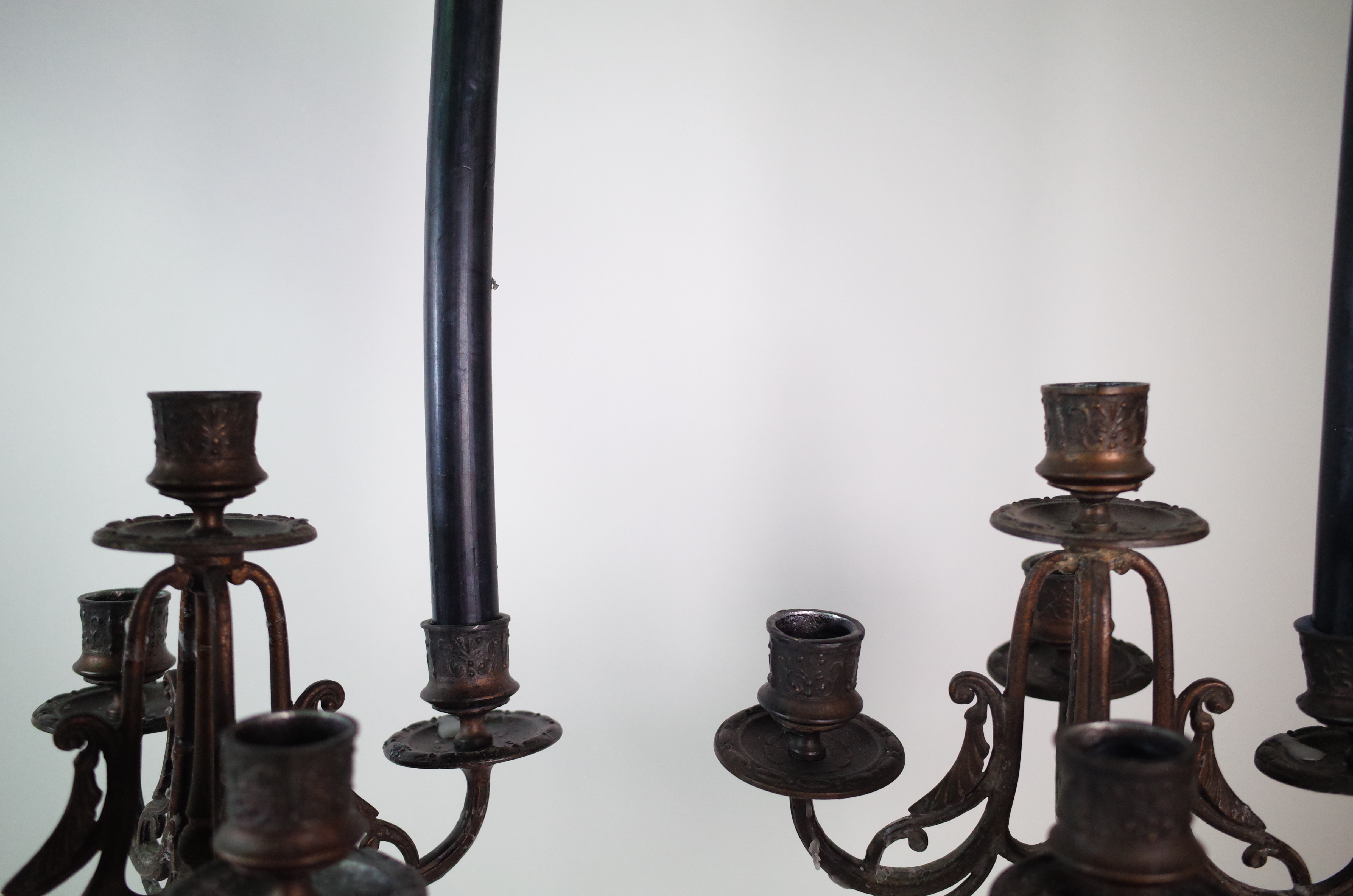 A PAIR OF VICTORIAN MARBLE AND BRONZE FOUR BRANCH CANDELABRA (2) - Image 4 of 6