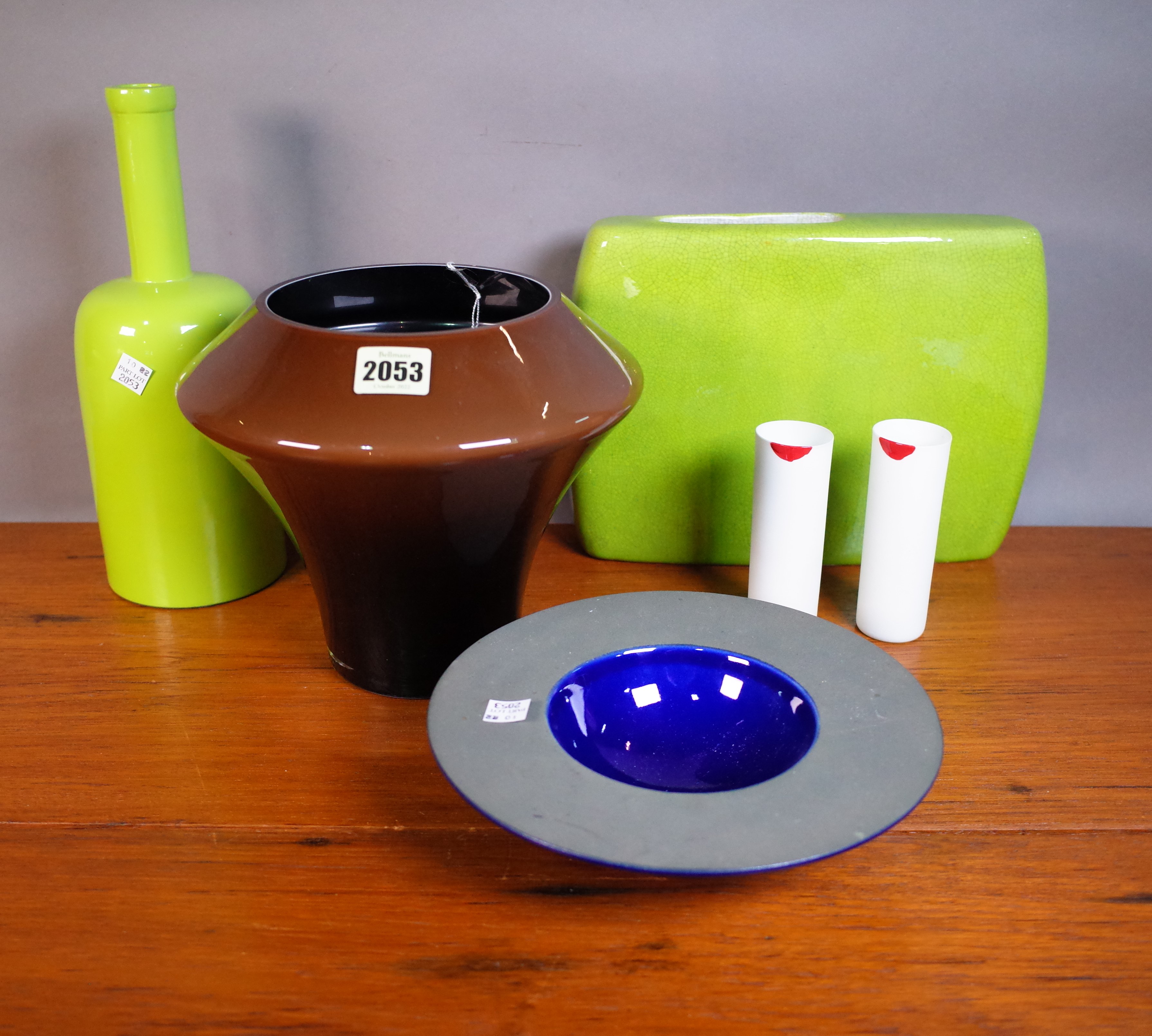 A STUDIO POTTERY VESSEL, A STUDIO POTTERY TEAPOT AND A CRACKLE GLAZE BOWL (11) - Image 2 of 4