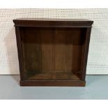 AN EARLY 20TH CENTURY MAHOGANY OPEN BOOKCASE