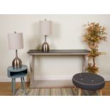 LIGHTING, A PAIR OF SILVERED METAL TABLE LAMPS