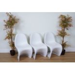 A SET OF EIGHT WHITE PRESSED RESIN DINING CHAIRS (8)