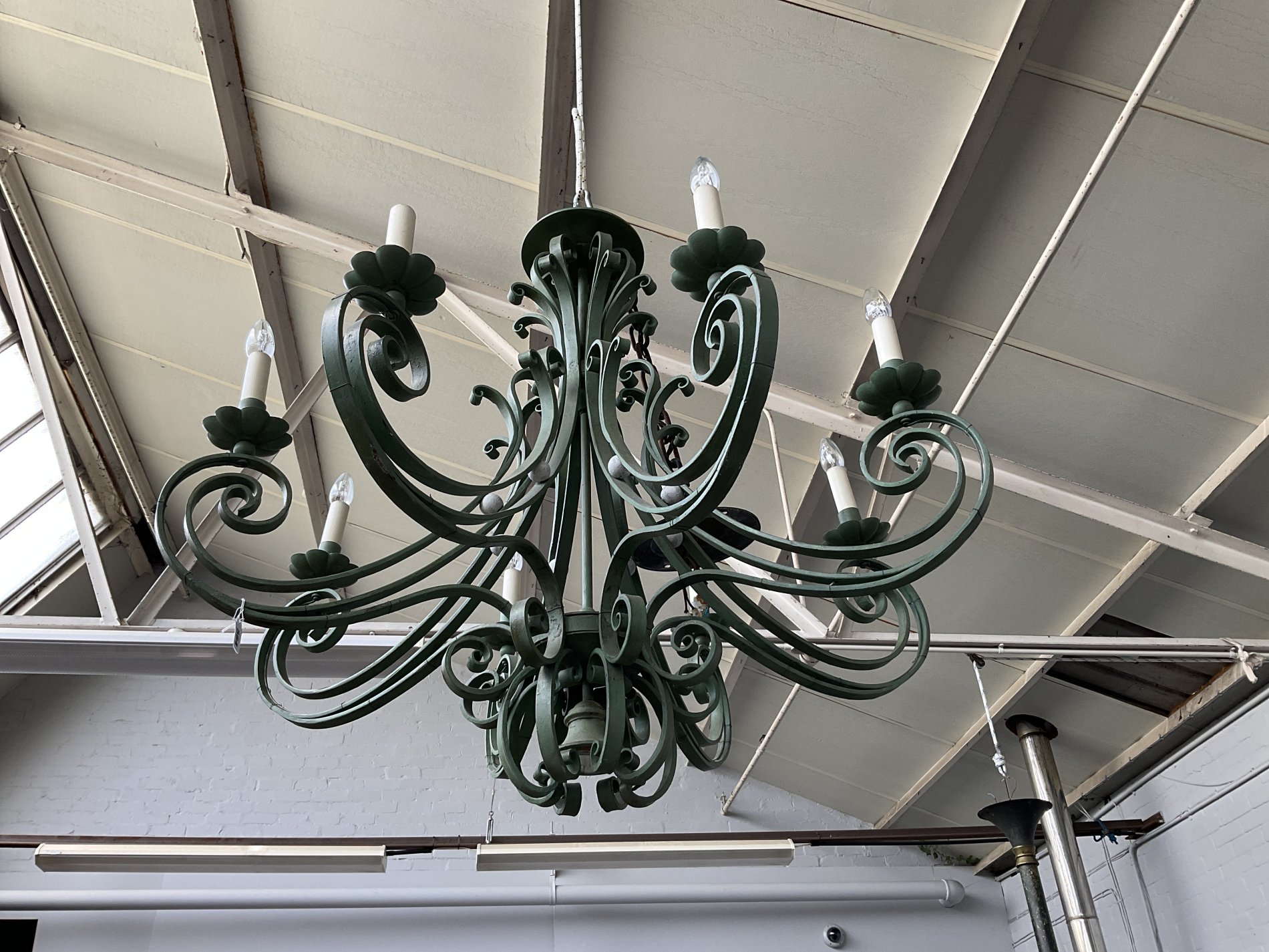 A WROUGHT-IRON GREEN PAINTED EIGHT LIGHT CHANDELIER - Image 2 of 3
