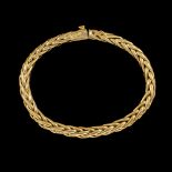 A FRENCH GOLD TWISTED LINK BRACELET