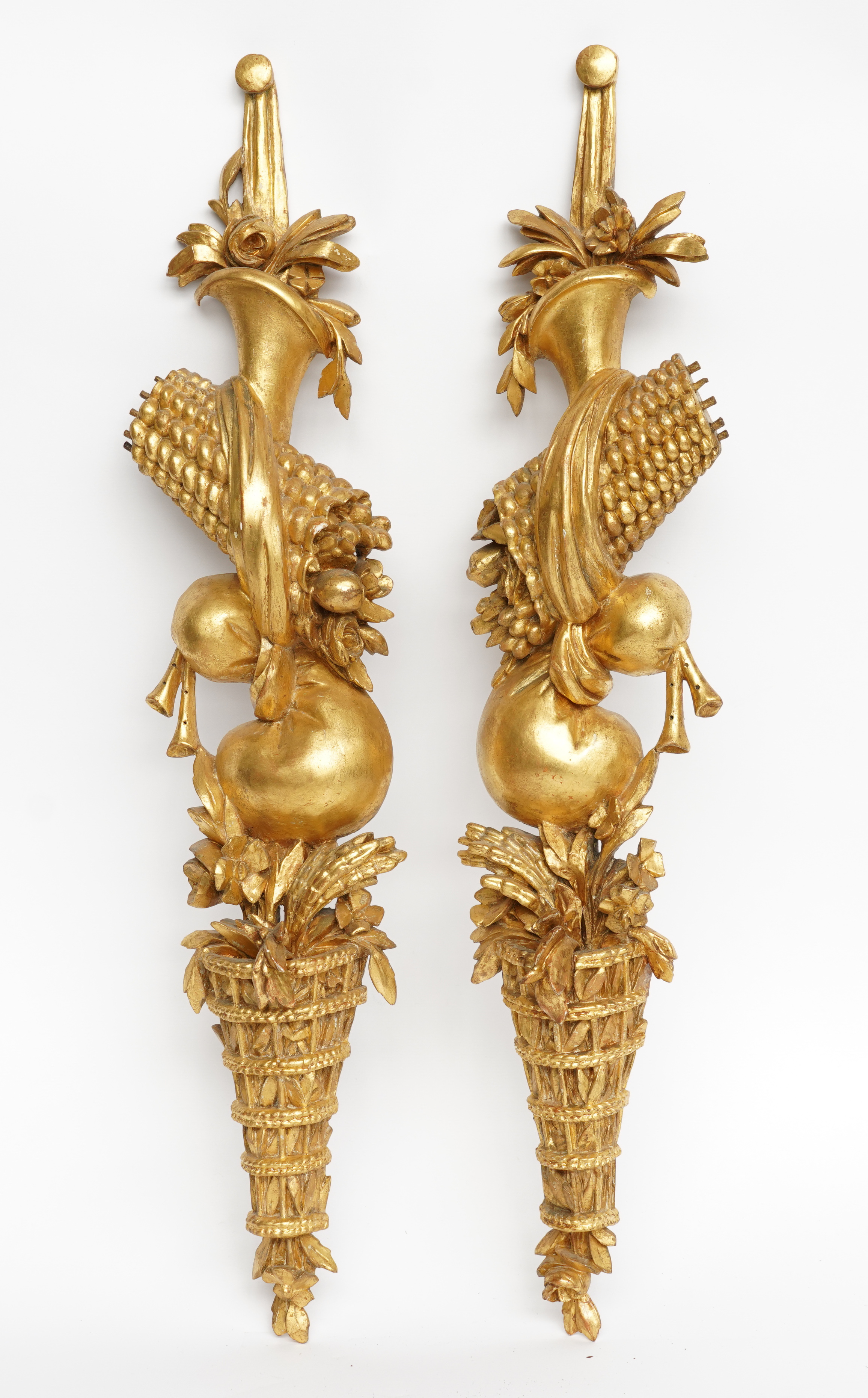 A PAIR OF CARVED GILTWOOD WALL APPLIQUÉS (2)