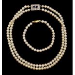 A TWO ROW NECKLACE OF GRADUATED CULTURED PEARLS AND A BRACELET (2)