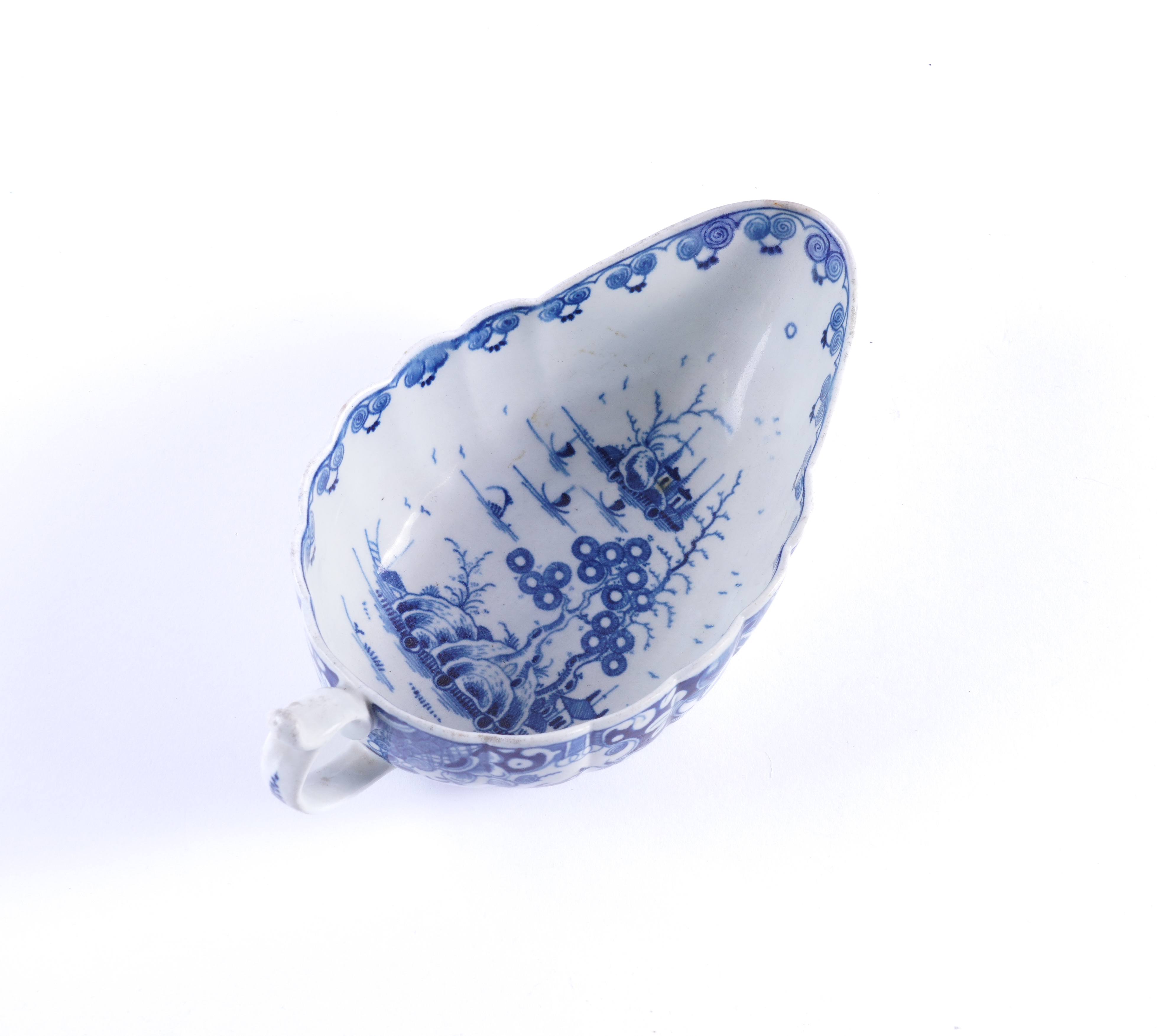 A WORCESTER BLUE AND WHITE OVAL FLUTED SAUCEBOAT - Image 3 of 4