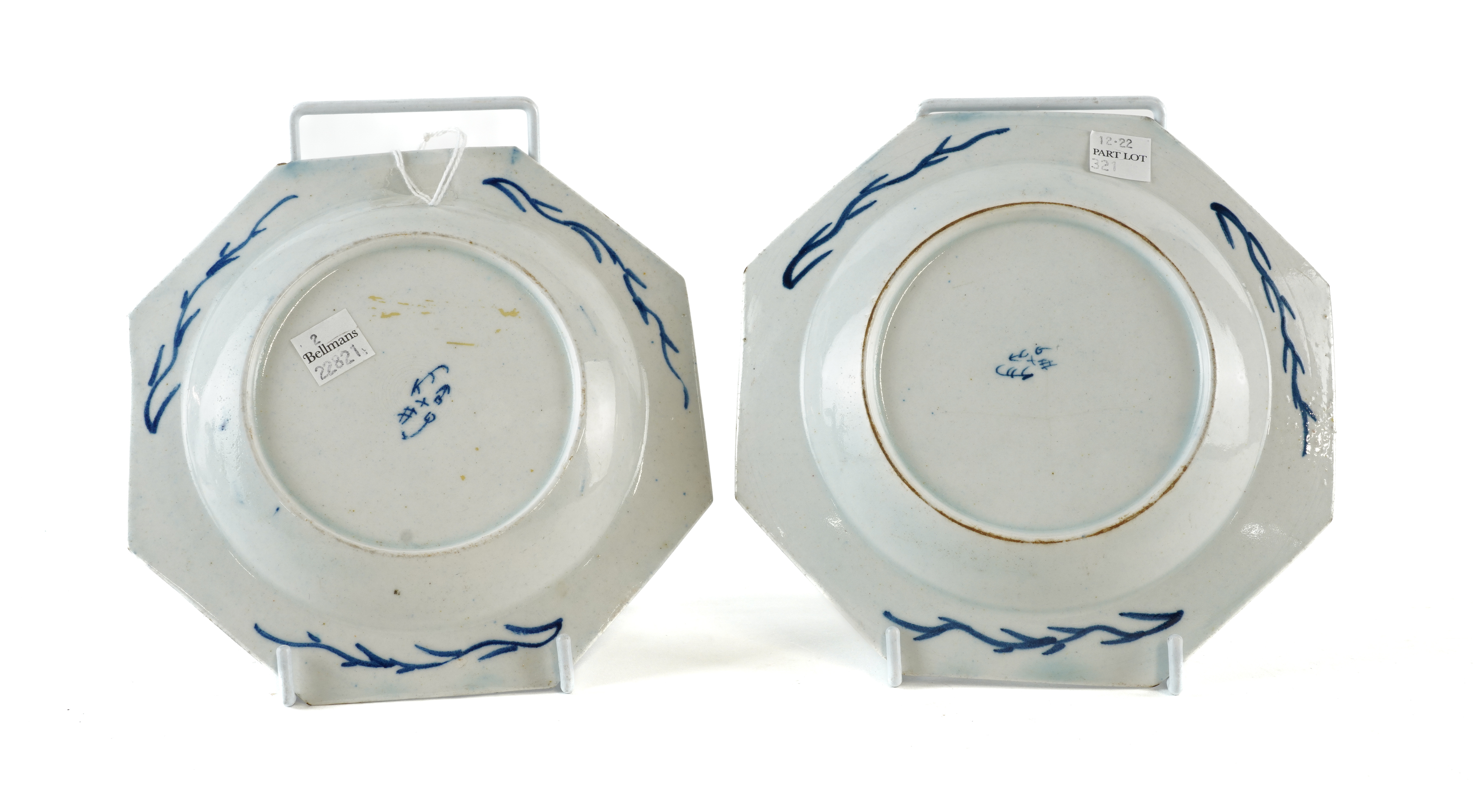 A PAIR OF SMALL BOW BLUE-GROUND OCTAGONAL PLATES (2) - Image 2 of 2