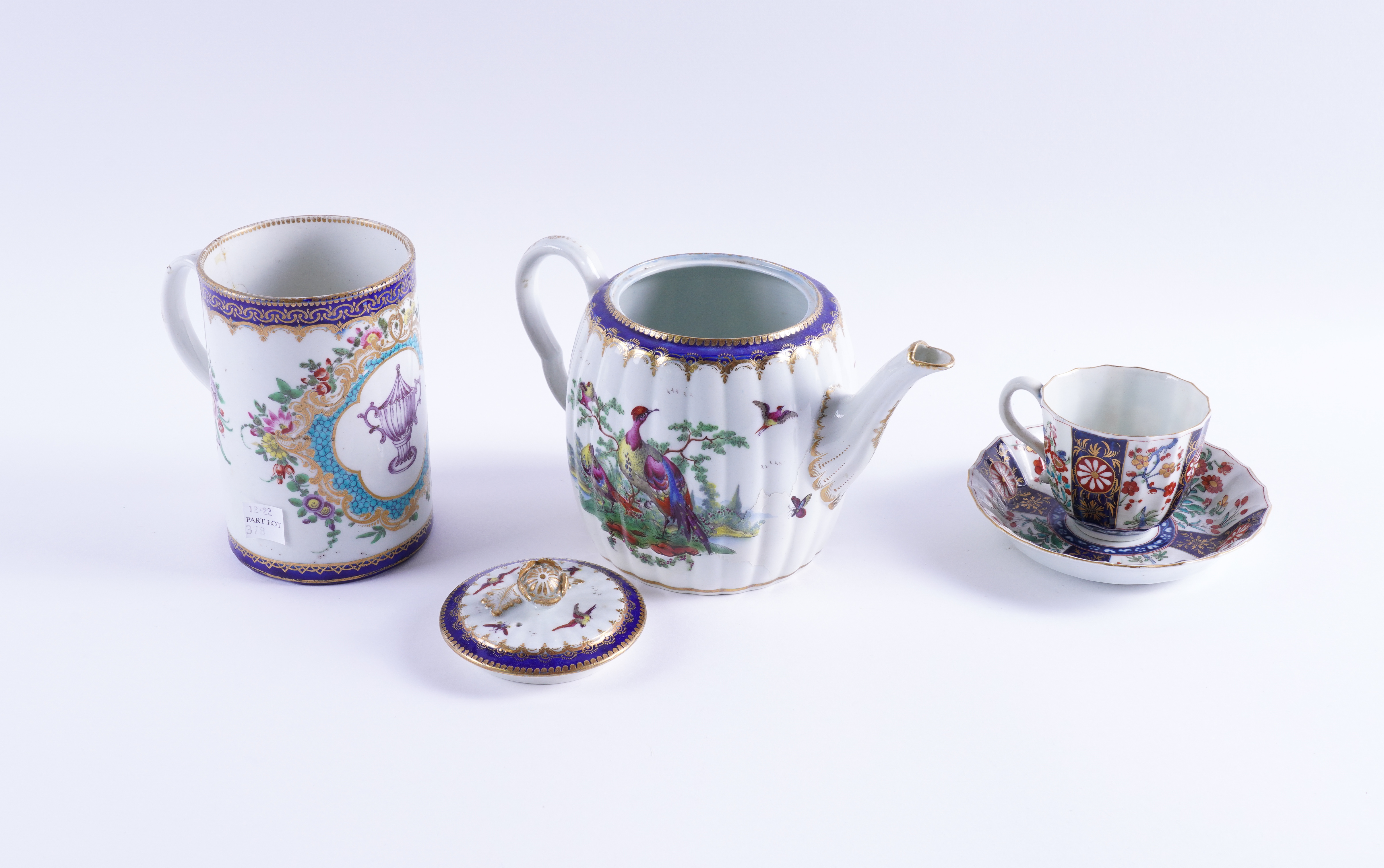 A SMALL GROUP OF WORCESTER PORCELAIN - Image 2 of 3