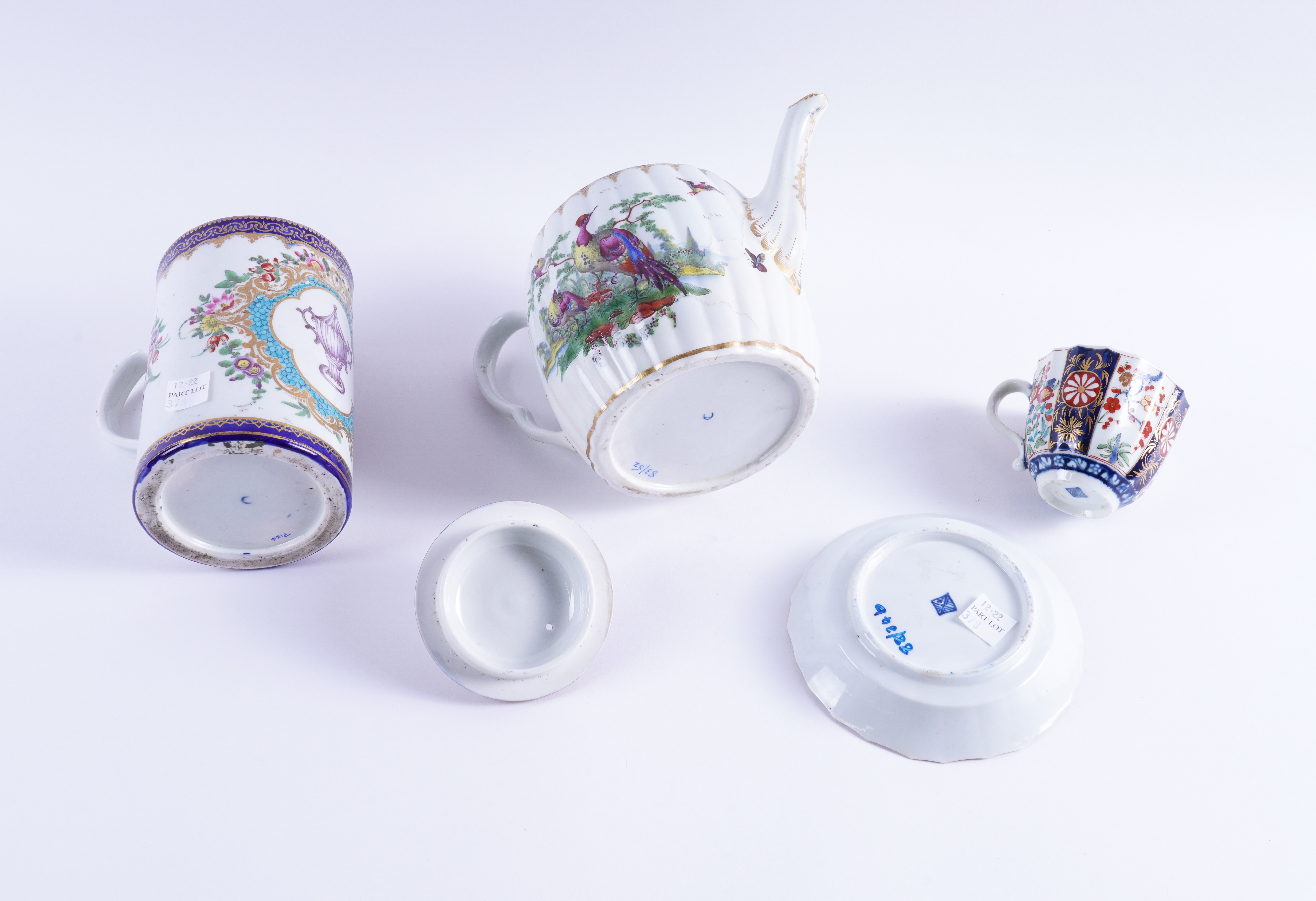 A SMALL GROUP OF WORCESTER PORCELAIN - Image 3 of 3