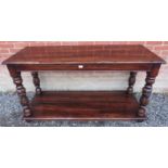 A good quality reproduction oak two-tier sideboard/buffet