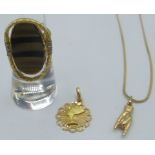 An 18ct yellow gold pendant with sphinx head applied on 18ct yellow gold hand pendant on an 18ct