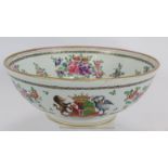An antique Chinese porcelain Armorial bowl finely decorated with arms and floral posies. Diameter: