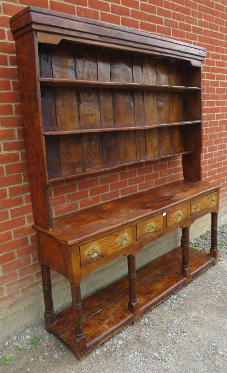 An early 18th century ash dresser/sideboard of excellent colour and patina, with plate rack shelving - Image 2 of 4