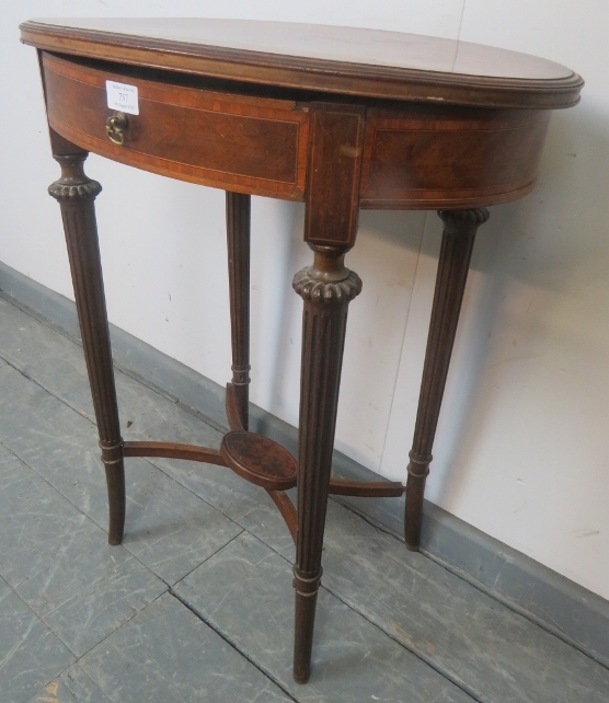 An Edwardian mahogany and walnut oval occasional table, crossbanded and inlaid with satinwood and - Image 2 of 3