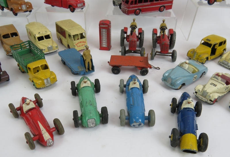 A collection of 33 vintage Die Cast Dinky toys cars, buses, vans, lorries, tractors etc. (33). - Image 3 of 5