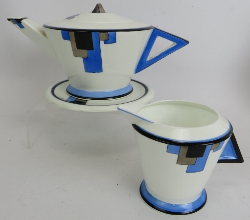 A 19 piece Shelley blue block Art Deco tea set by Eric Slater, comprising tea pot and stand, jug, - Bild 6 aus 7