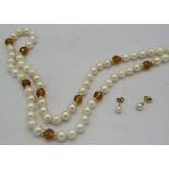 A pearl necklace interspersed with 9 faceted citrine stones and 18 yellow metal spacers. 14ct yellow