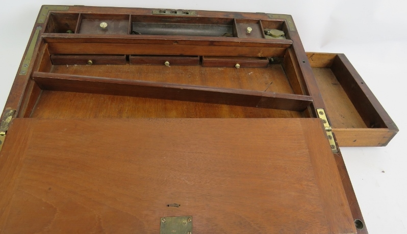 A Regency period mahogany writing slope, brass bound with interior fittings, secret drawers and a - Bild 5 aus 6