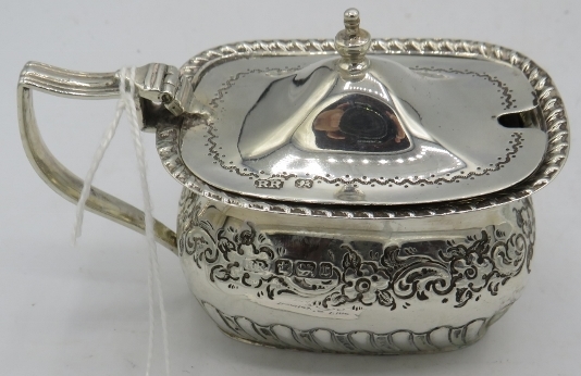 A silver mustard pot with half fluting and engraved decoration. Sheffield 1895, silver weight: 2.7