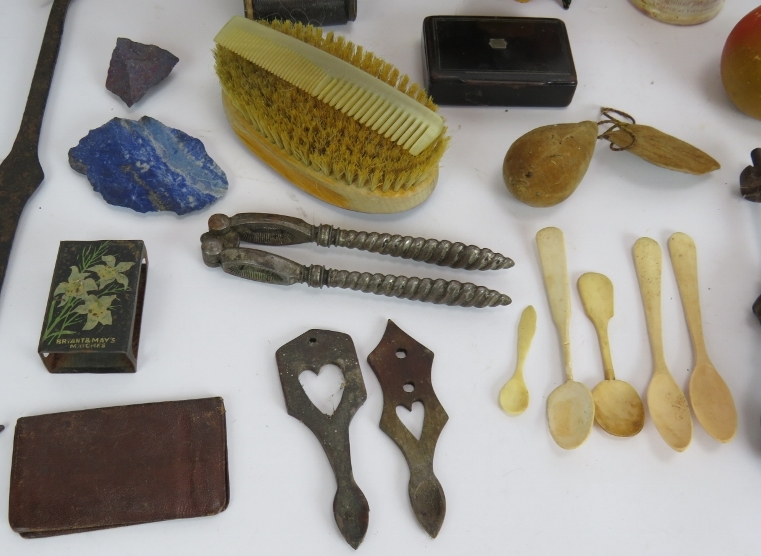 Mixed collectables including two Toleware trays, bone spoons, snuff box, door knocker, Welsh love - Bild 2 aus 6