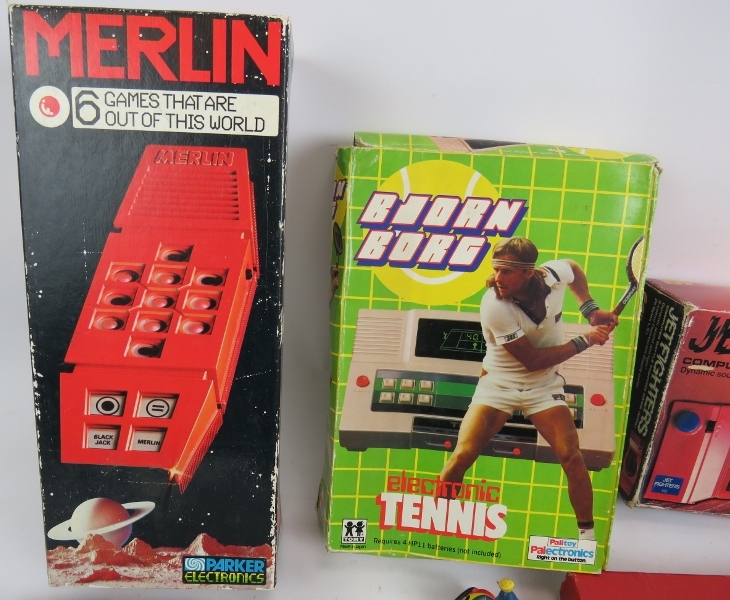 A mixed lot of vintage games, including Bjorn Borg tennis, Merlin, Jet fighters, Meccano, Belisha - Bild 2 aus 5