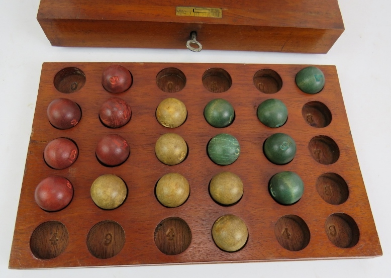 An antique lotto type ball game consisting of box, numbered board and wooden balls. 27cm x 21cm x - Bild 2 aus 5