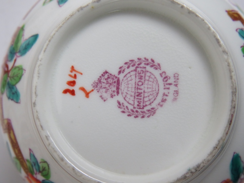 A mid 19th century Minton porcelain part tea service in tree pattern. Consisting of 9 cups, 10 - Bild 6 aus 6