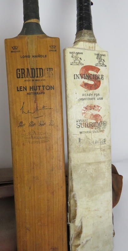 A vintage cricket bag, four vintage cricket bats including a Len Hutton Gradidge bat, four cricket - Bild 4 aus 6