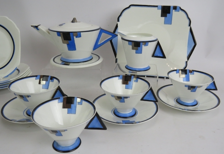 A 19 piece Shelley blue block Art Deco tea set by Eric Slater, comprising tea pot and stand, jug, - Bild 3 aus 7