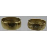 An 18ct yellow gold wedding ring set with three small diamonds, approx 0.06cts, approx weight 4.6