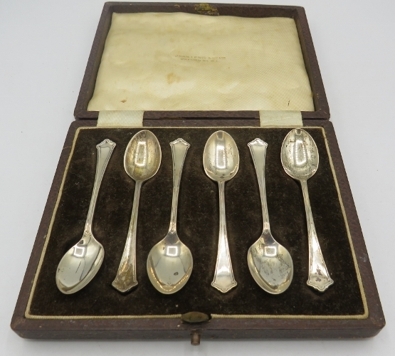 A set of six silver coffee spoons, Birmingham 1936, Elkington & Co, boxed. Approx weight 1.7 troy