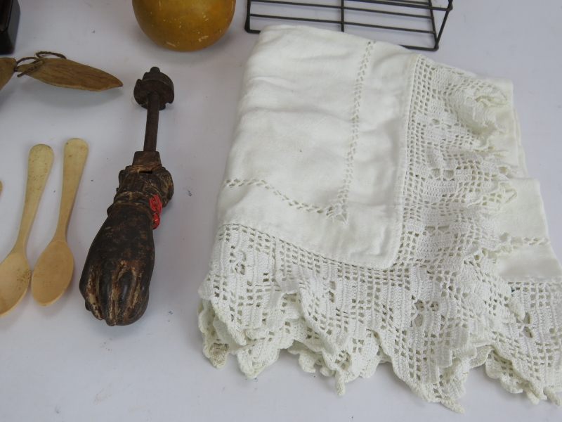 Mixed collectables including two Toleware trays, bone spoons, snuff box, door knocker, Welsh love - Bild 5 aus 6