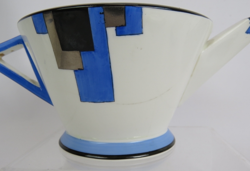 A 19 piece Shelley blue block Art Deco tea set by Eric Slater, comprising tea pot and stand, jug, - Bild 7 aus 7