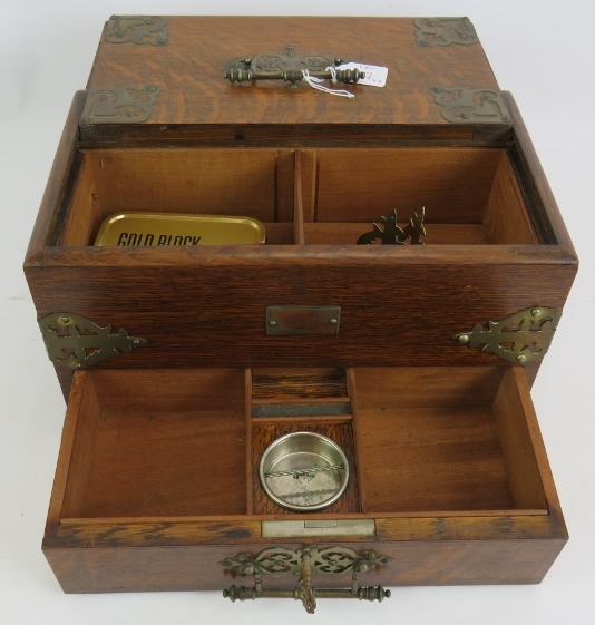 An Edwardian oak smokers cabinet with plated mounts, two similar cigar/cigarette boxes and an - Bild 5 aus 8