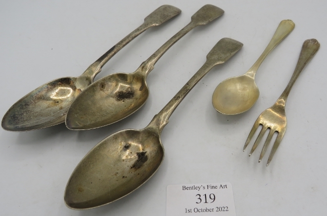 A set of three Georgian silver dessert spoons, London 1818 and a silver christening knife & spoon