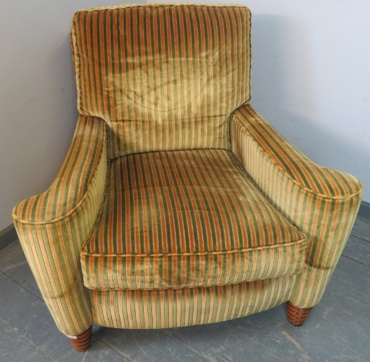 A large bespoke scroll-back armchair by Duresta, upholstered in gold and green striped crushed - Bild 2 aus 4