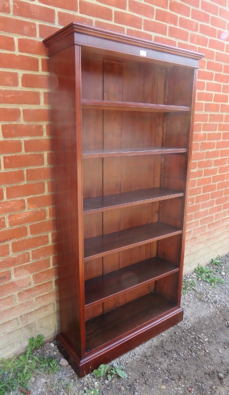 A Victorian mahogany tall open bookcase of five height adjustable shelves, on a plinth base. - Bild 2 aus 2