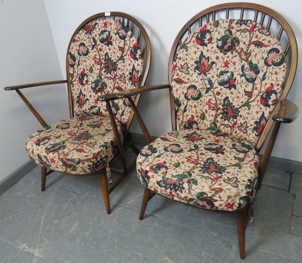 A pair of vintage elm ‘Grandfather’ Windsor armchairs by Ercol (model 317) with loose seat - Bild 5 aus 5