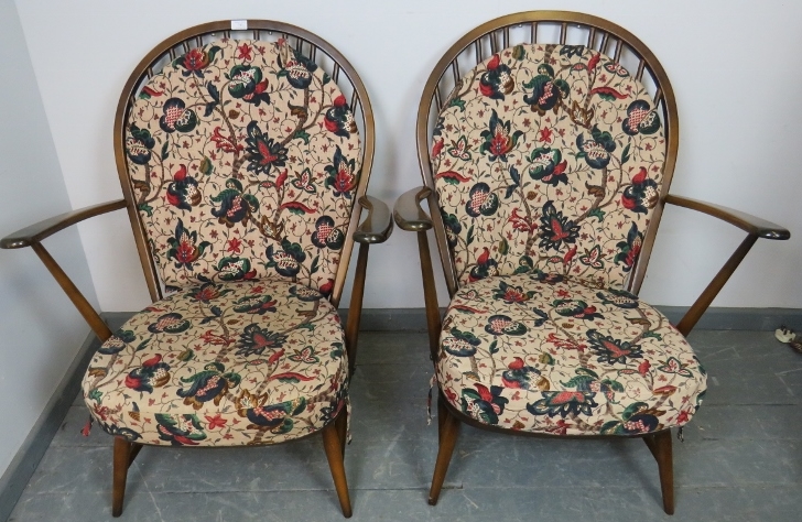 A pair of vintage elm ‘Grandfather’ Windsor armchairs by Ercol (model 317) with loose seat - Bild 4 aus 5