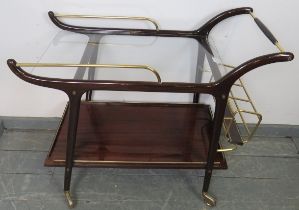 A mid-century mahogany Italian drinks trolley/bar cart in the manner of Ico Parisi, with brass