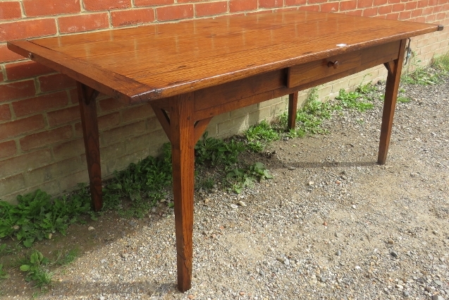 A 19th century French oak country kitchen dining table with single drawer to side, on braced - Bild 2 aus 3