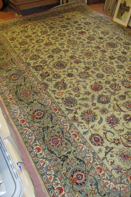 An excellent central Persian Kashan carpet, heavy floral pattern on a mint ground. Very good quality - Bild 2 aus 3