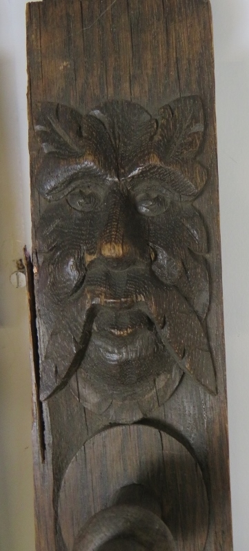 A pair of 19th century oak uprights, each carved with a green man mask and depictions of fruit and - Bild 2 aus 6
