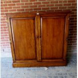 A good quality antique style bespoke golden oak drinks cabinet/bar, the rising lid and double