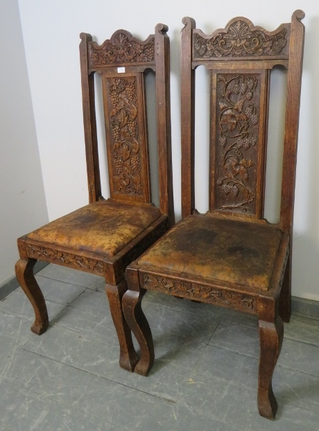 A pair of 19th century Gothic revival oak hall chairs, the ornate relief carving depicting green man - Bild 2 aus 3